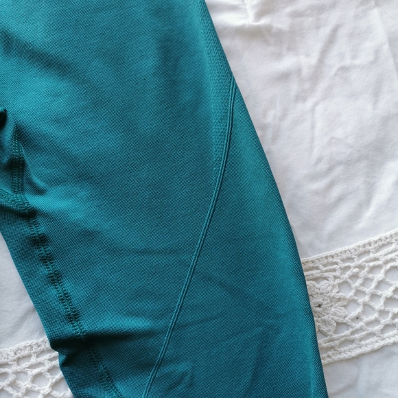 BEAND NEW Stunning Turquoise Gym Outfit - Picture 5 of 6